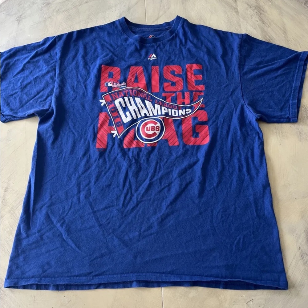 Mens Majestic MLB Chicago Cubs 2016 Champions Raise the Flag T Shirt Size XL